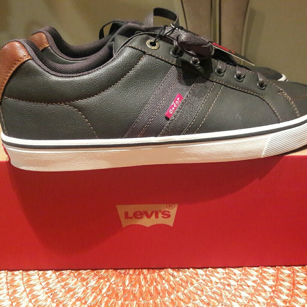 Levi's Men Shoes - Picture 2 of 4